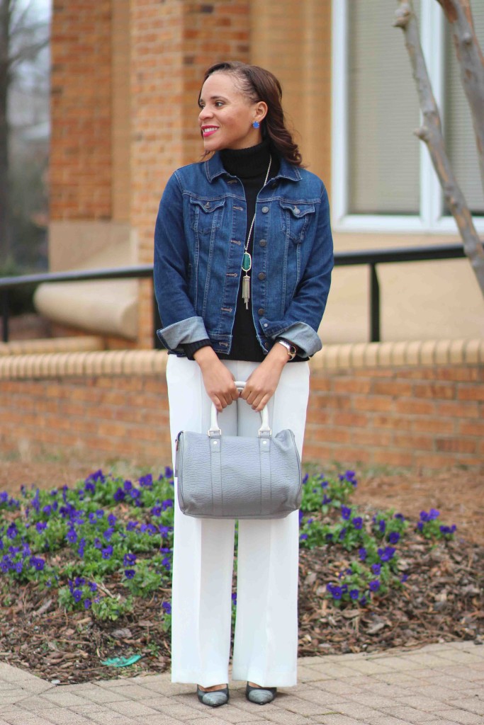 white-pants-work-outfit