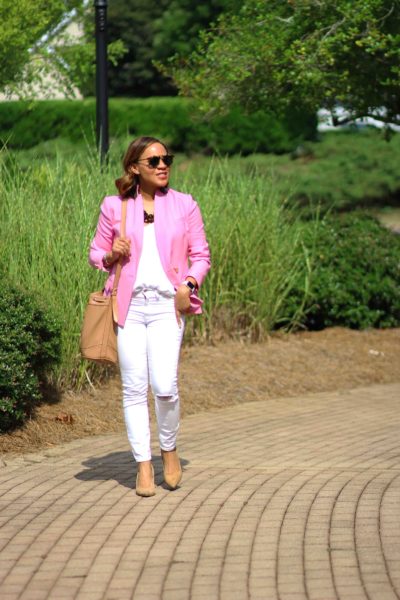 jcrew dover blazer, pink blazer outfit, all white outfit for work, zara nude suede heels, nicole to the nines, old navy bucket bag